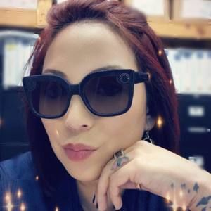 Meet your Posher, Myra